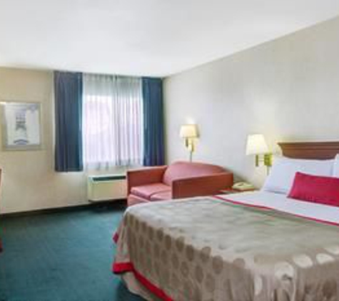 Ramada by Wyndham Hawthorne/LA Stadium - Hawthorne, CA