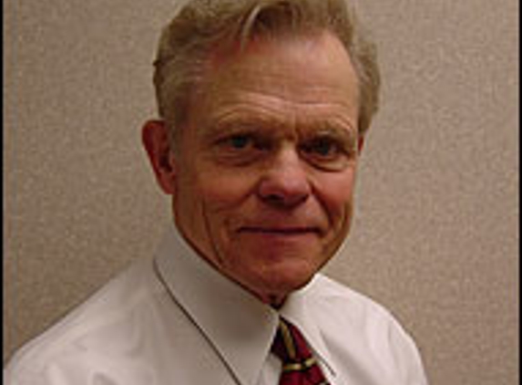 Lee E. Snelson, DDS - Warren, OH