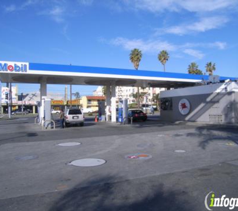 Mobil - North Hills, CA