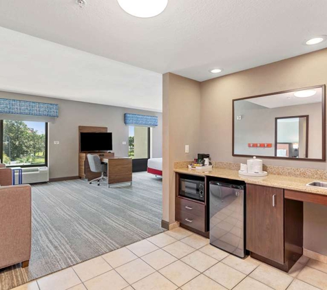 Hampton Inn & Suites Orlando-Apopka - Apopka, FL