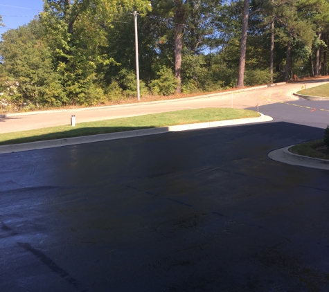 B & B Paving & Sealcoating - Aberdeen, MS