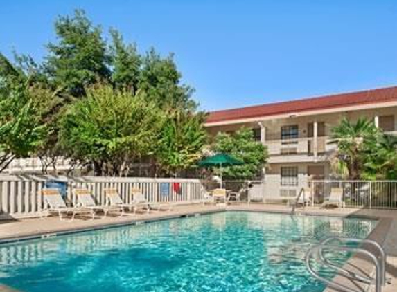 Baymont Inn & Suites - Longview, TX