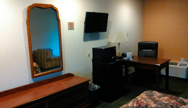 Pinewood Inn & Suites - Silsbee, TX