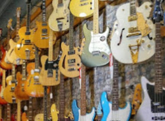 Guitar Works LTD - Evanston - Evanston, IL