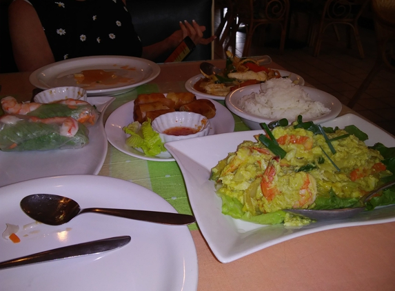 Hilo Siam Thai Restaurant - Hilo, HI. Shrimp curry and mai mai yuuuumie.