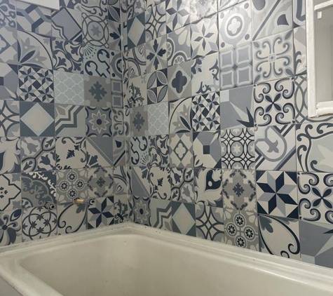 Pete Can Do It - Adamstown, NSW. Tiling on bathroom wall