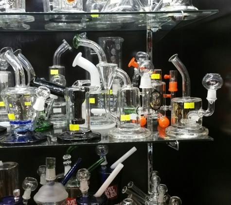 Duet Smoke Shop - Van Nuys, CA