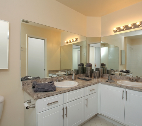 Crown Pointe Apartments - Coconut Creek, FL