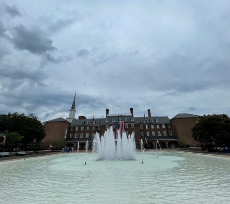 Alexandria City Hall & Market Square - Alexandria, VA