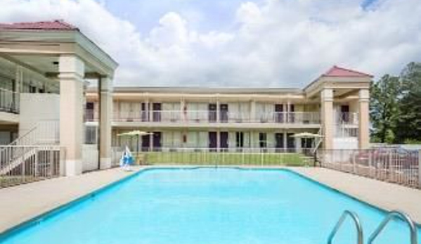 Days Inn by Wyndham Greensboro Airport - Greensboro, NC