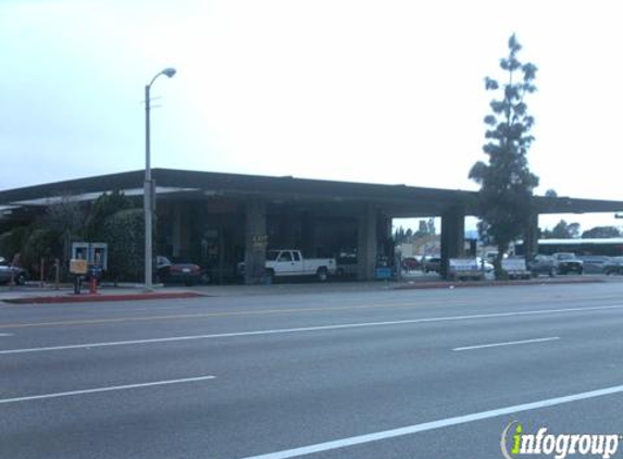 Classic Car Wash - Northridge, CA