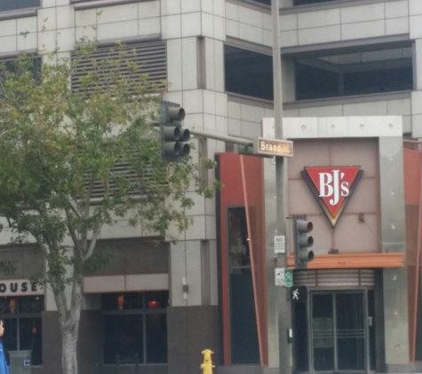 BJ's Restaurant & Brewery - Glendale, CA. Good location cwalking distance from my work