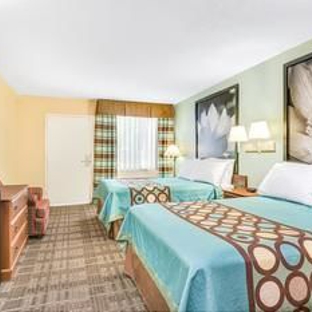 Super 8 by Wyndham Raleigh - Raleigh, NC