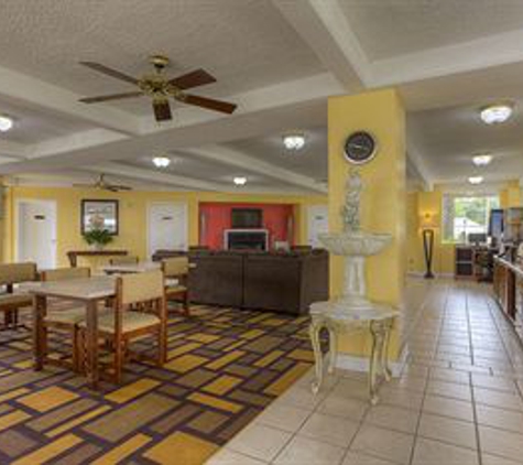 Econo Lodge - Byron, GA