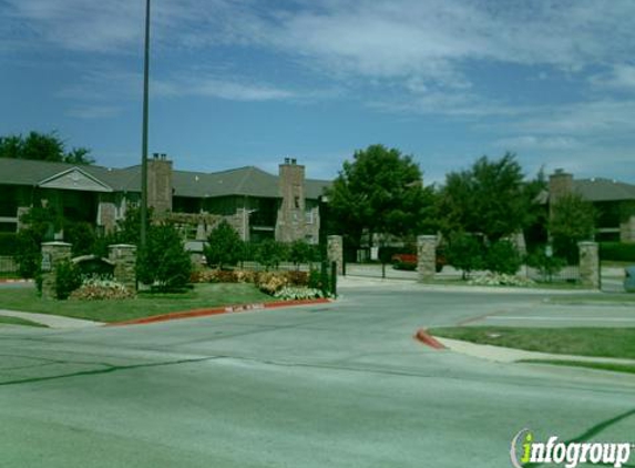 Parc Plaza Apartments - Euless, TX