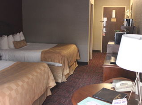 Ramada by Wyndham Grand Forks - Grand Forks, ND