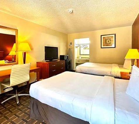 Days Inn & Suites by Wyndham Bossier City - Bossier City, LA