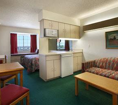 Super 8 by Wyndham Fargo Airport - Fargo, ND