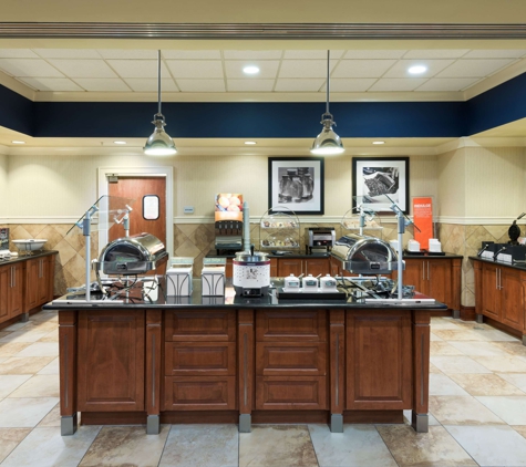 Hampton Inn & Suites Orlando Airport @ Gateway Village - Orlando, FL