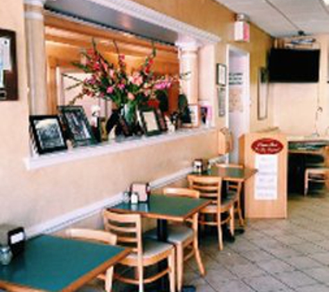 Joe & Pat's Pizzeria & Restaurant - Staten Island, NY
