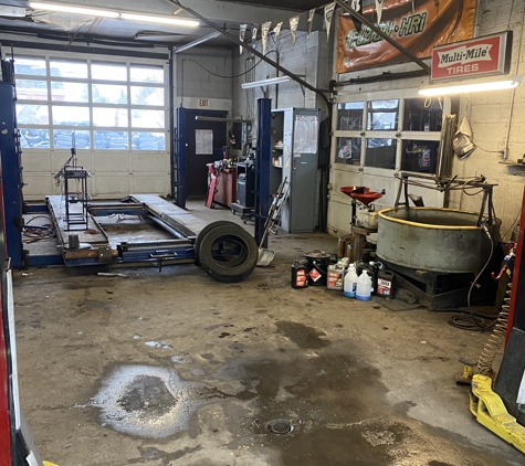 Hobbs Tire & Supply Inc - Chester, WV. Inside