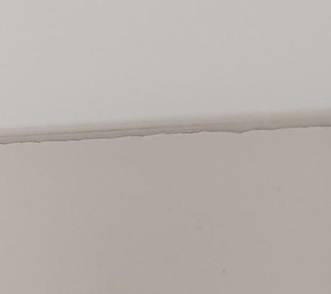 Riley Renovators - Wentworth Falls, NSW. Wall meeting ceiling. Cracked sealant.