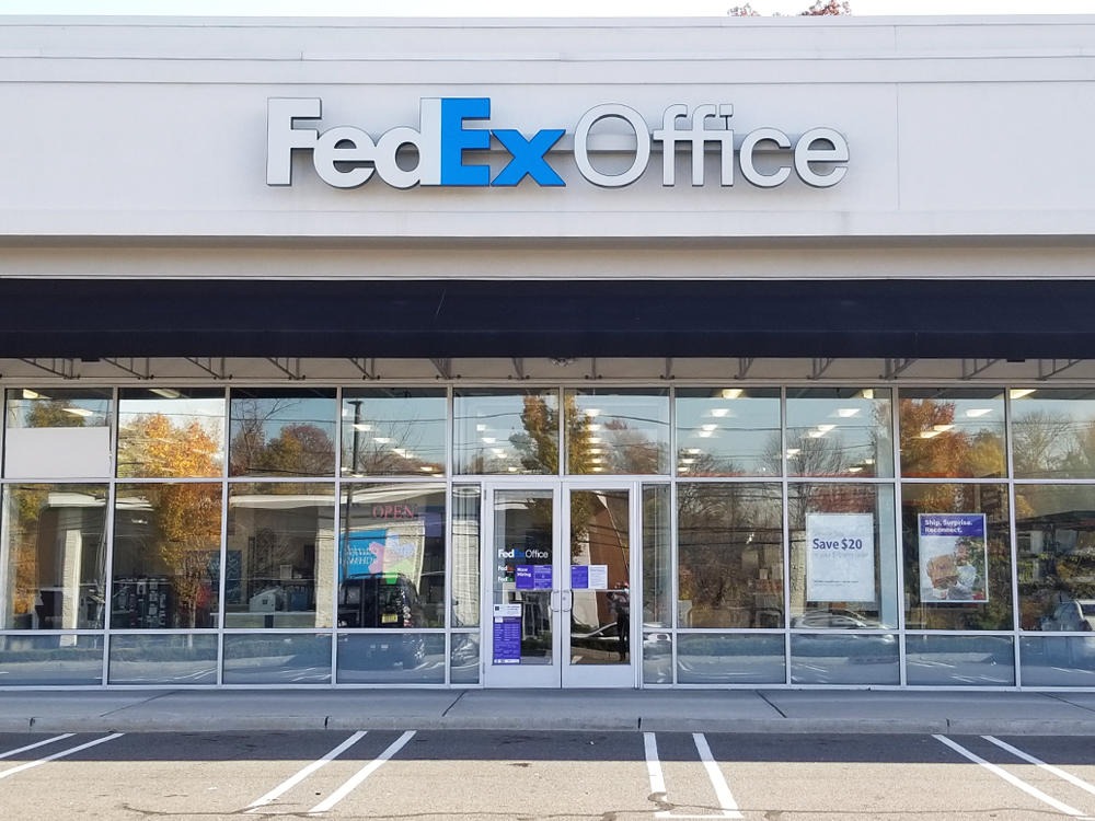 FedEx Office Print Ship Center 160 N State Rt 17 Paramus NJ 07652