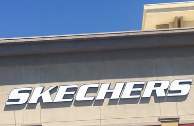 Skechers fair clearance oaks mall