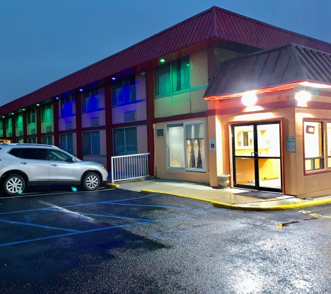 Red Carpet Inn & Suites - Lima, OH