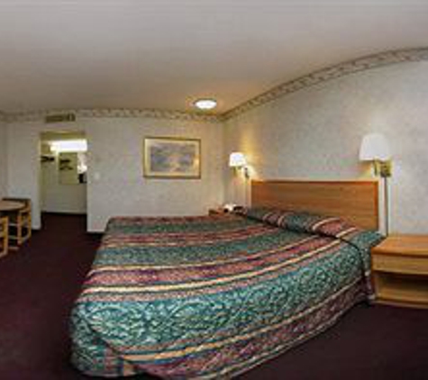 Econo Lodge - West Haven, CT