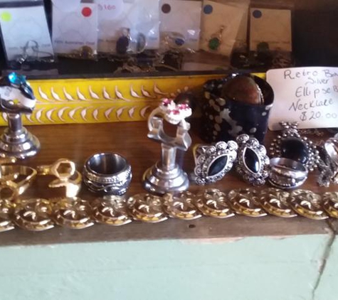 Canvas, Coffee & Providore - Barham, NSW. Christmas sale