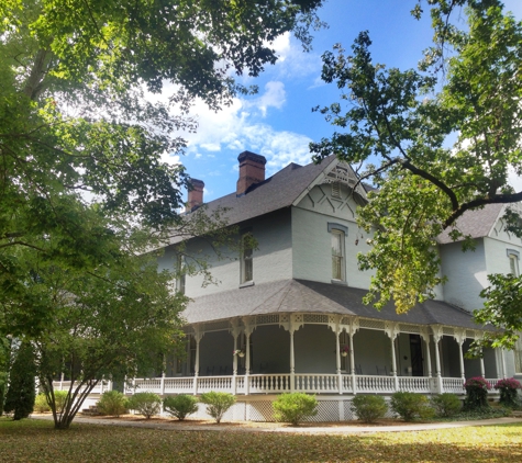 Falcon Rest Mansion & Gardens - Mc Minnville, TN