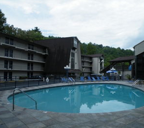 Sidney James Mountain Lodge - Downtown Gatlinburg - Gatlinburg, TN