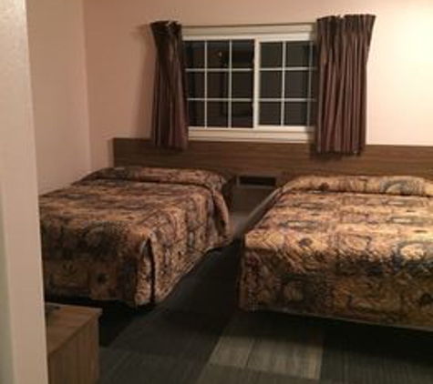 Best Budget Inn & Suites - Charles City, IA