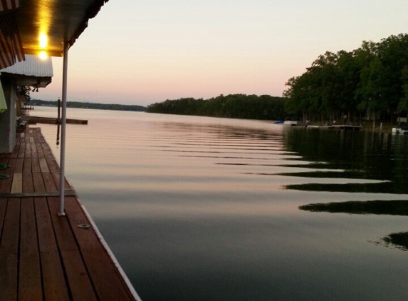 Smith Mountain Dock & Lodge - Penhook, VA