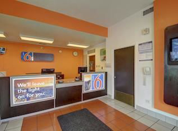 Motel 6 - San Antonio, TX