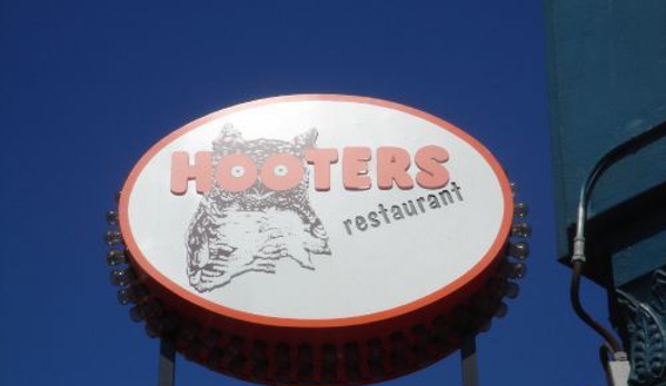 Hooters - Aurora, CO