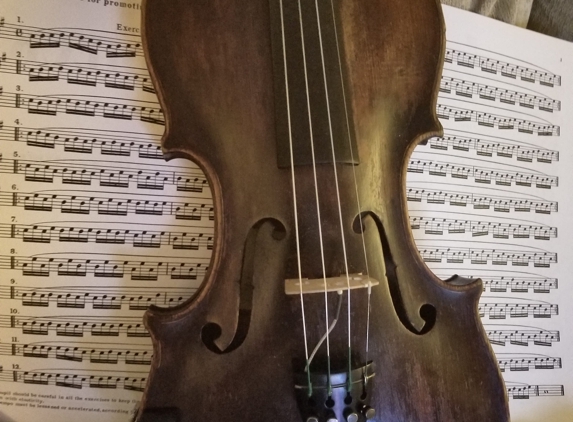 Tulsa Strings Violin Shop - Tulsa, OK. My personal violin with a rich history, told to me by the owner, the reason why I chose it despite the worn varnish. Incredible sound!