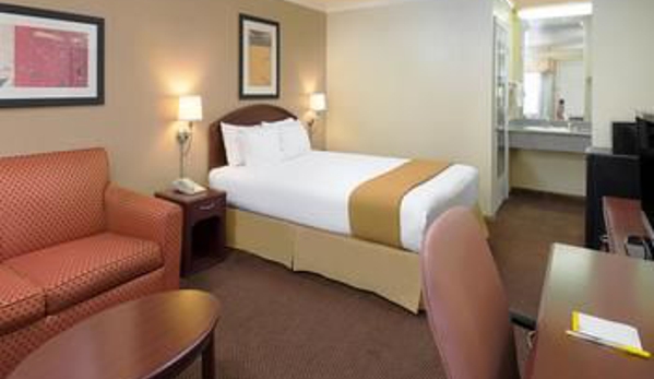 Days Inn by Wyndham Pinole Berkeley - Pinole, CA