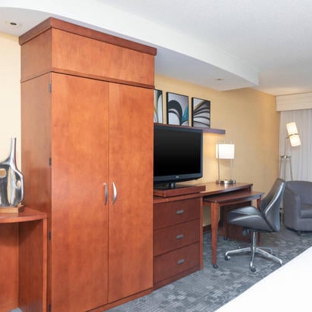 Courtyard by Marriott - Milwaukee, WI