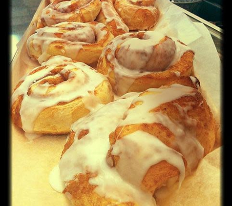 Isabella's Stickey Buns Cafe - Freeport, ME