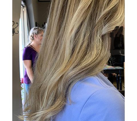 Tangles Salon - Columbus, NE