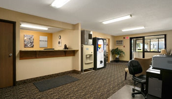 Super 8 by Wyndham Alexandria MN - Alexandria, MN