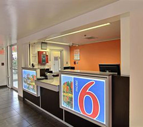 Motel 6 - Willoughby, OH