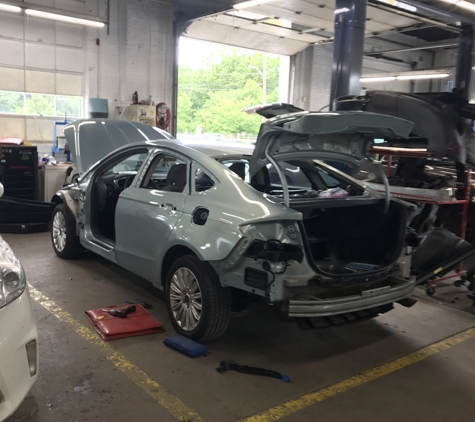 Victor Auto Body - Middletown, CT