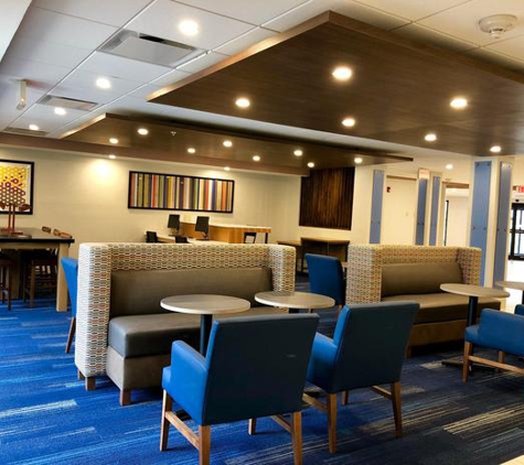 Holiday Inn Express & Suites Great Barrington - Lenox Area - Great Barrington, MA