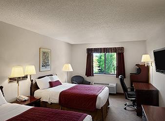 Baymont Inn & Suites - Whitewater, WI