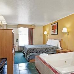 Days Inn By Wyndham Knoxville West - Knoxville, TN