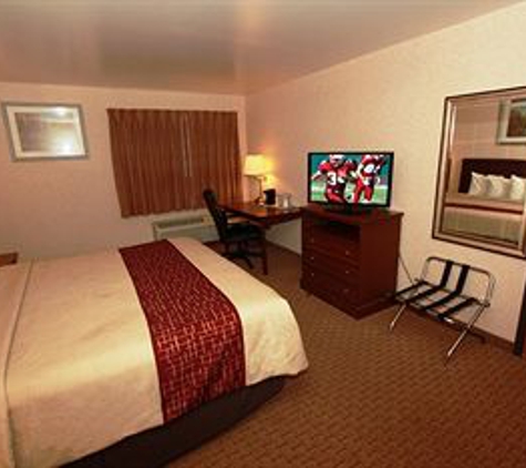 Red Roof Inn - Waukegan, IL