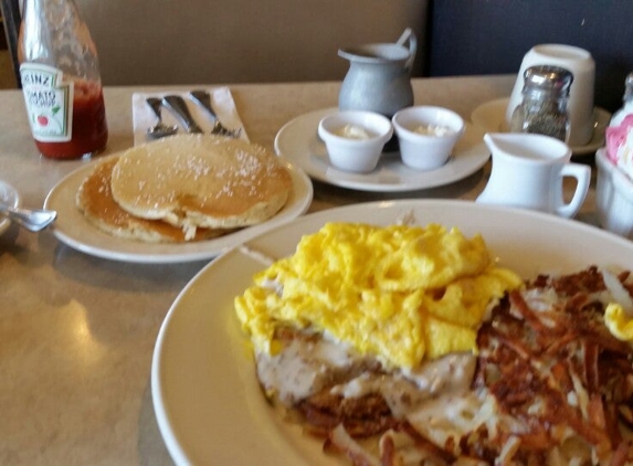 Elly's Pancake House - Mundelein, IL